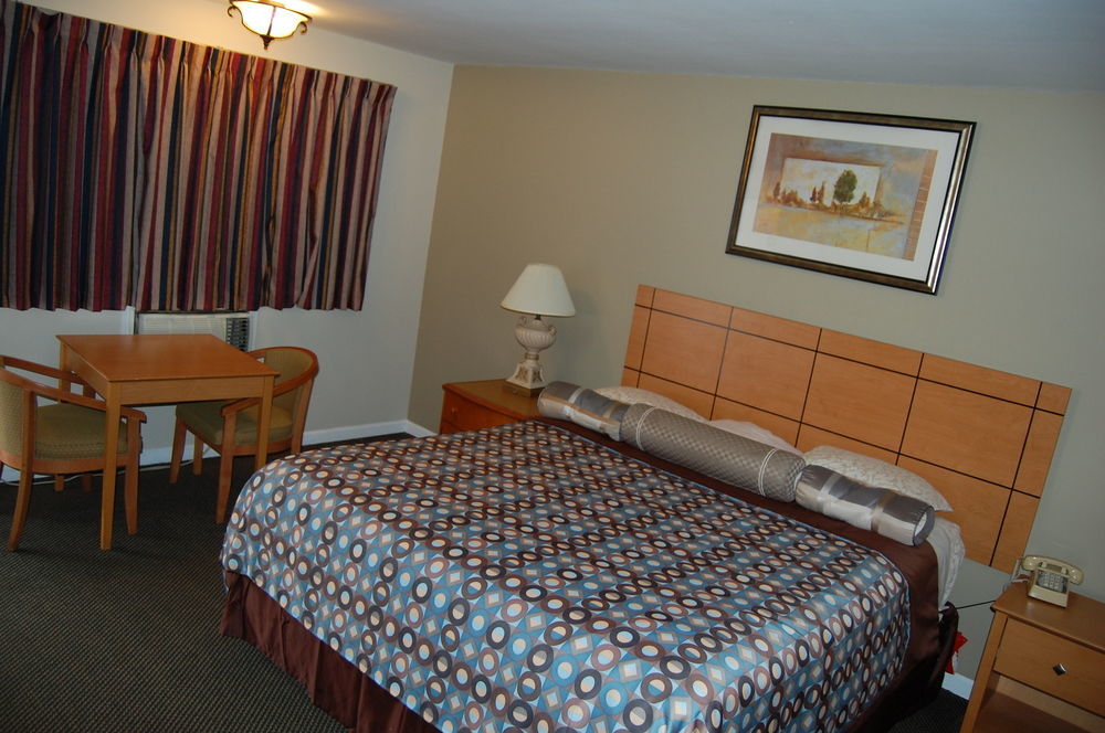 Colony Motel Brookfield Bagian luar foto