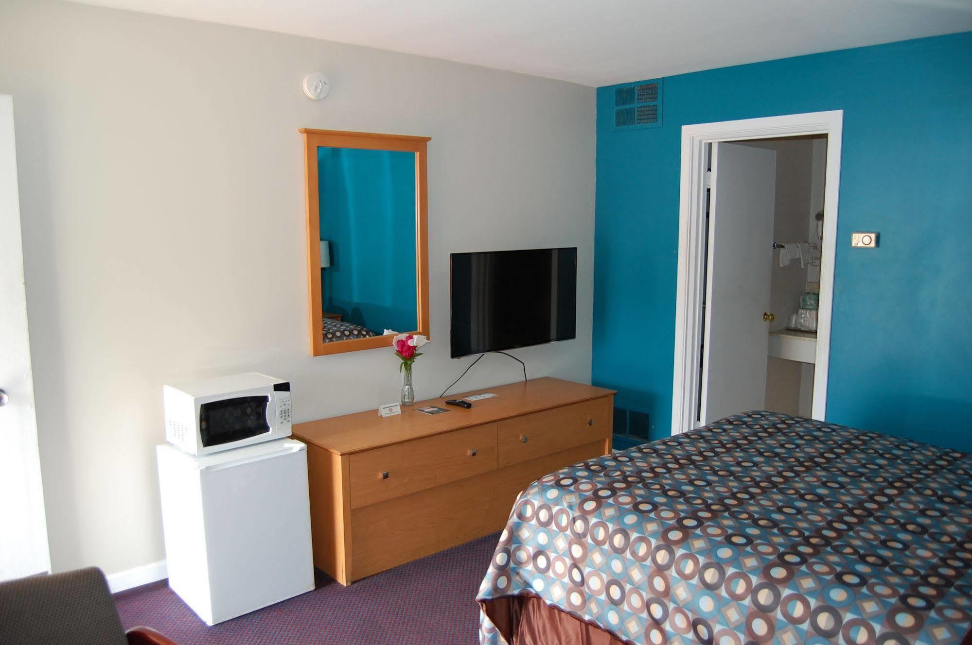 Colony Motel Brookfield Bagian luar foto