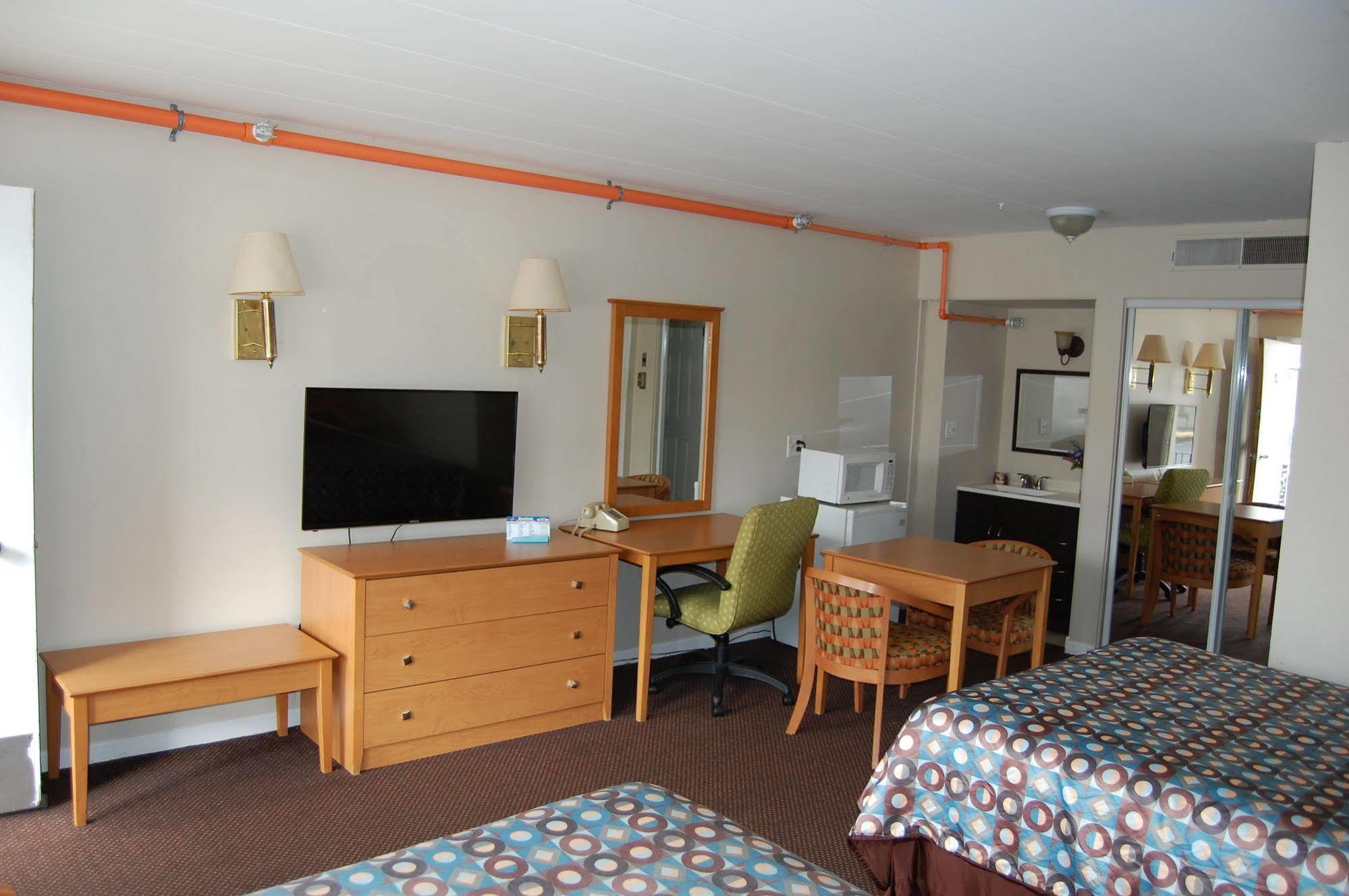 Colony Motel Brookfield Bagian luar foto